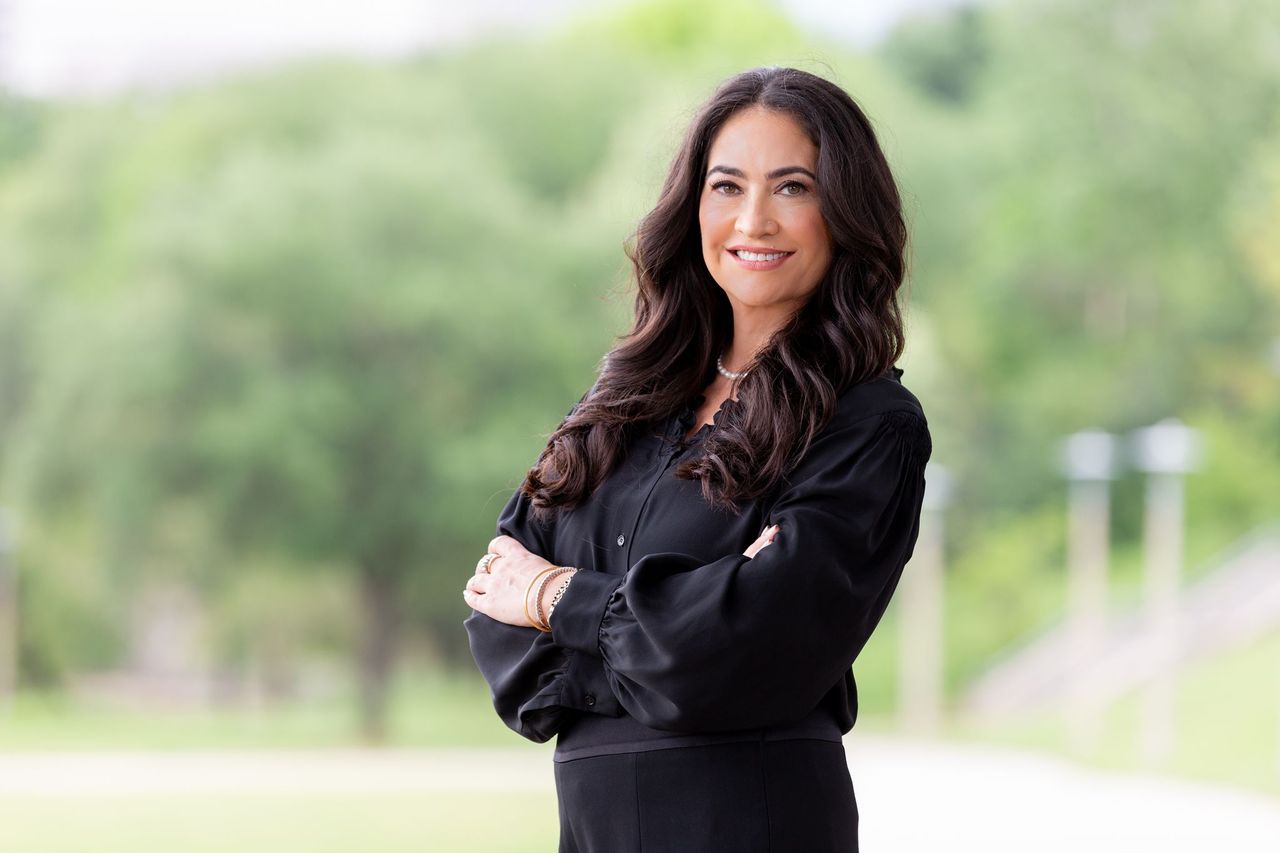 Professional Headshots for Realtors in Houston That Help Sell More Homes